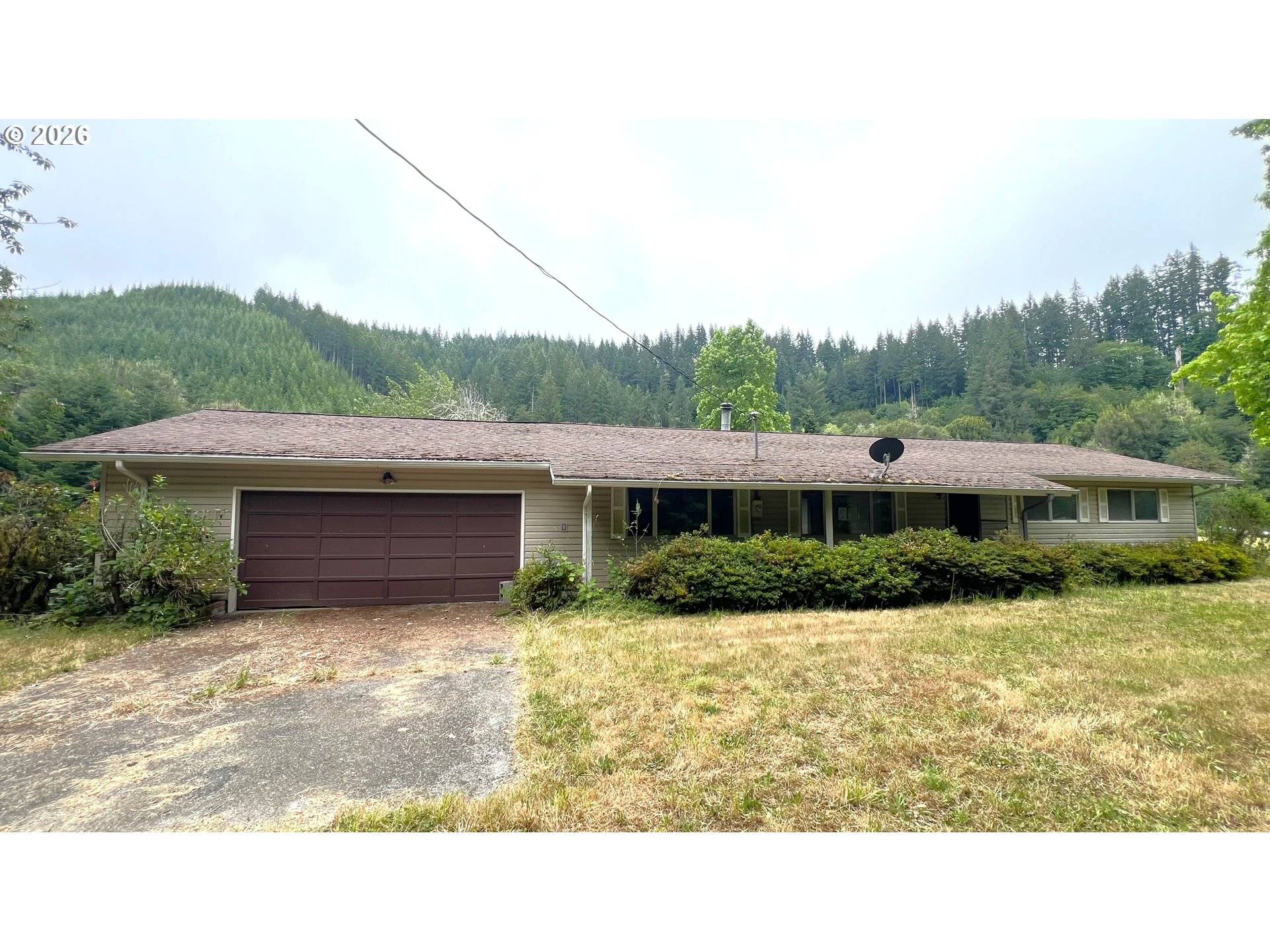 10082 LONE PINE LN, Myrtle Point, OR 97458
