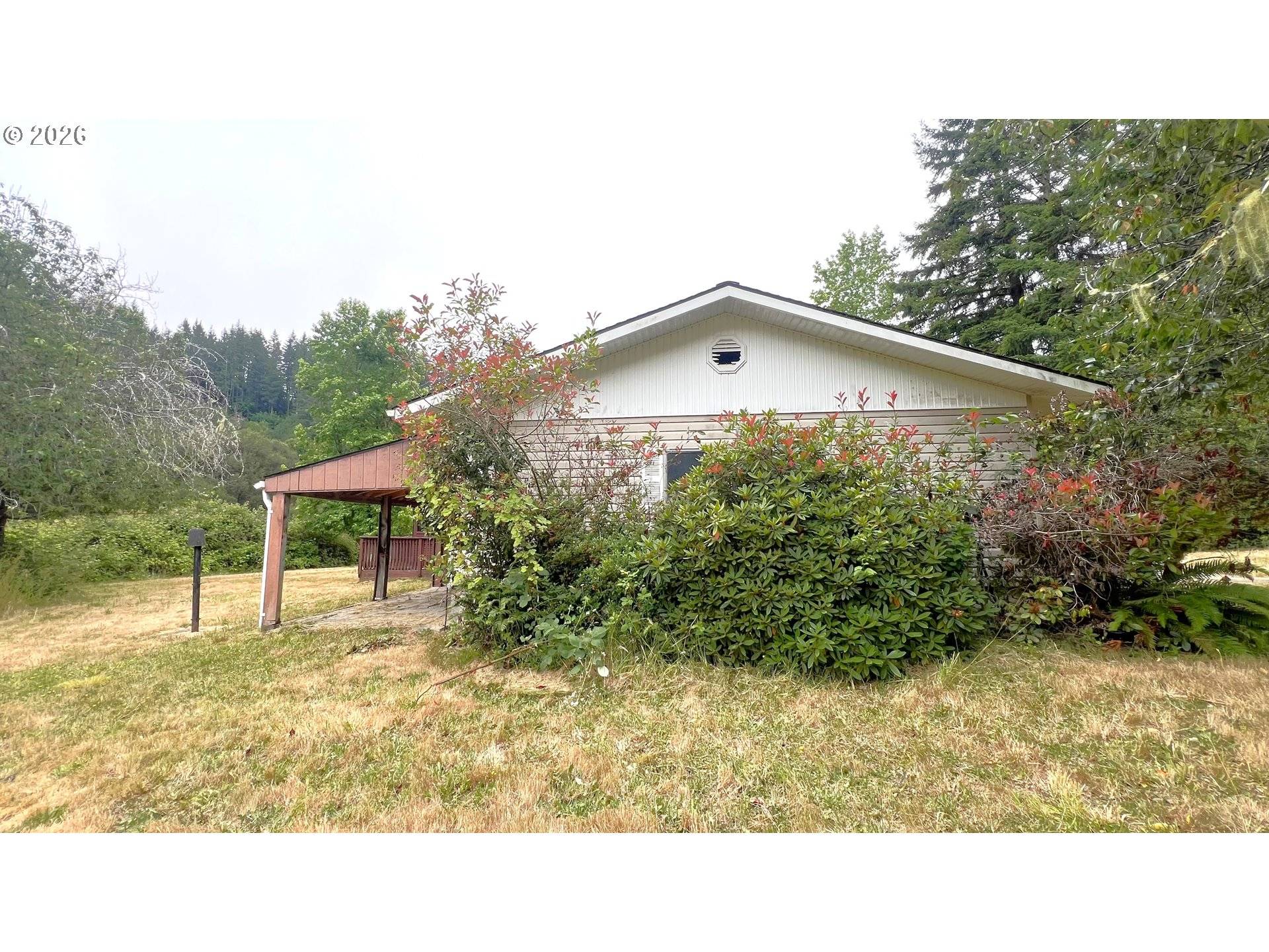 10082 LONE PINE LN, Myrtle Point, OR 97458