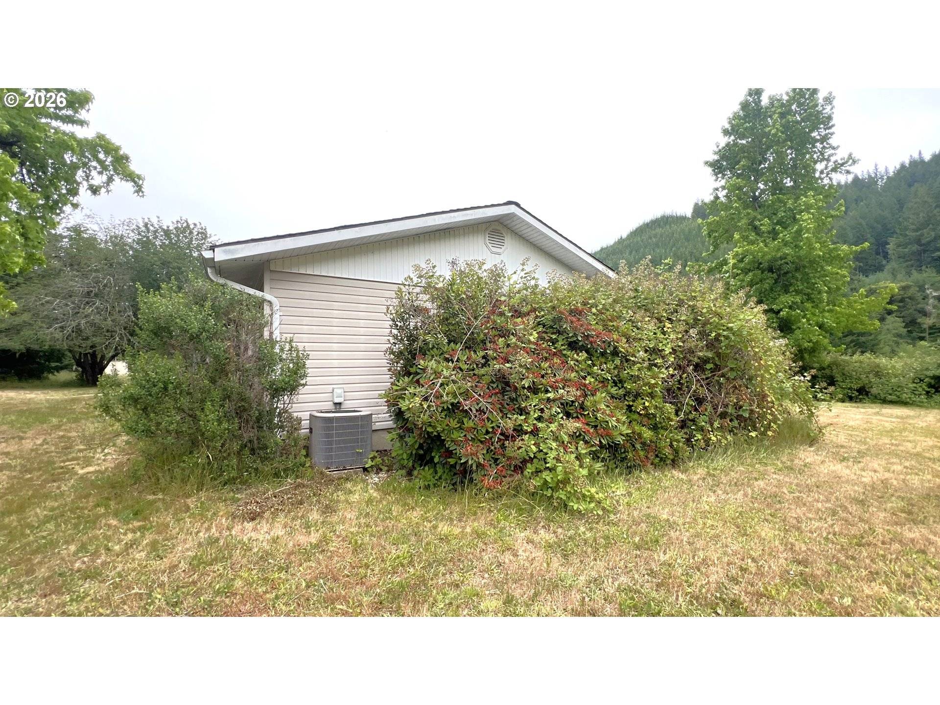 10082 LONE PINE LN, Myrtle Point, OR 97458