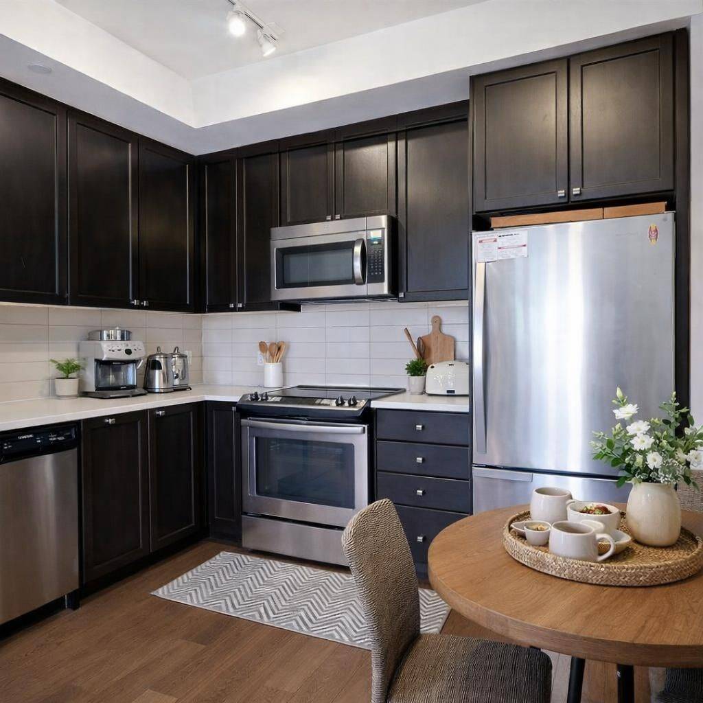 555 William Graham DR #324, Aurora, ON L4G 3H9