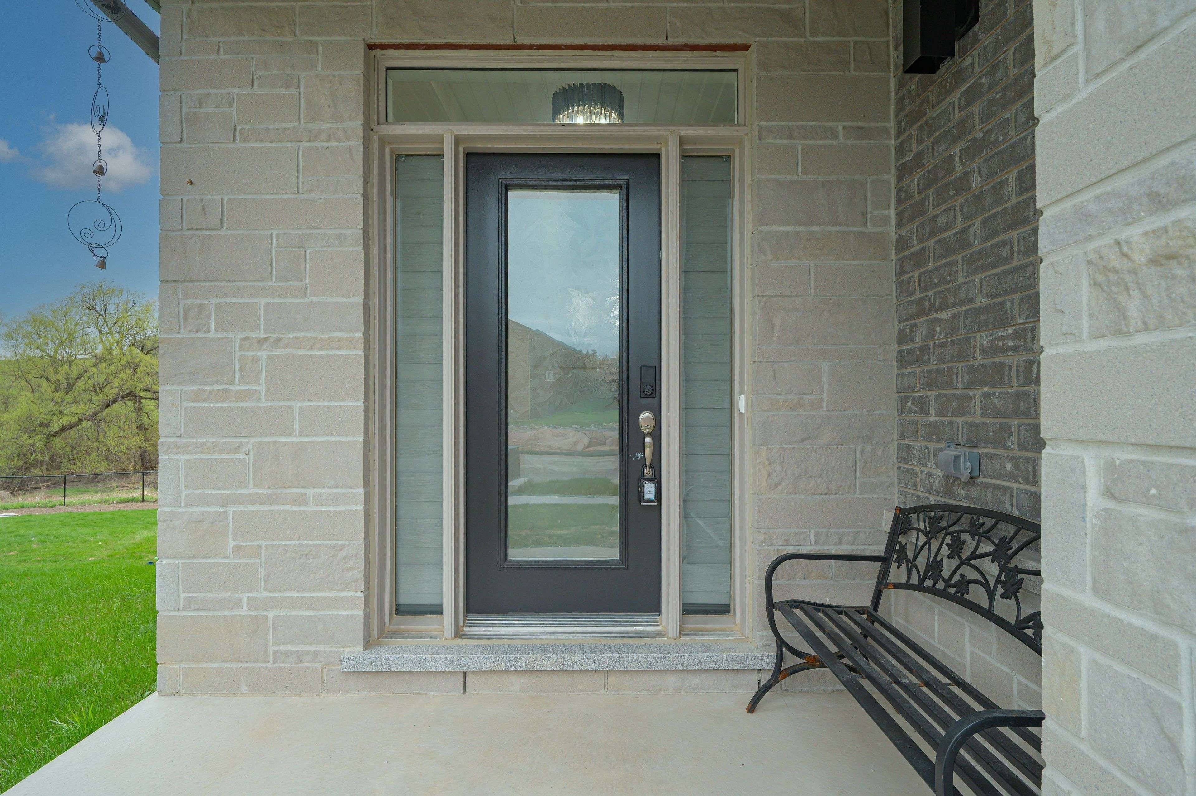 69 Settlers CRES, Bradford West Gwillimbury, ON L3Z 4N3