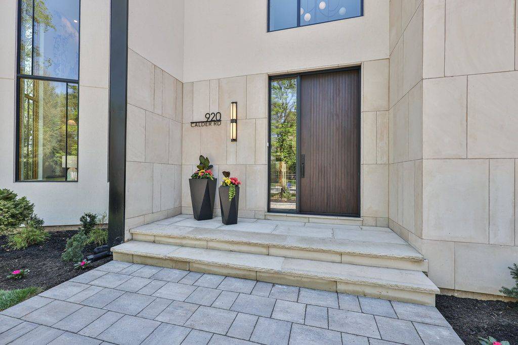 920 Calder RD, Mississauga, ON L5J 2N7