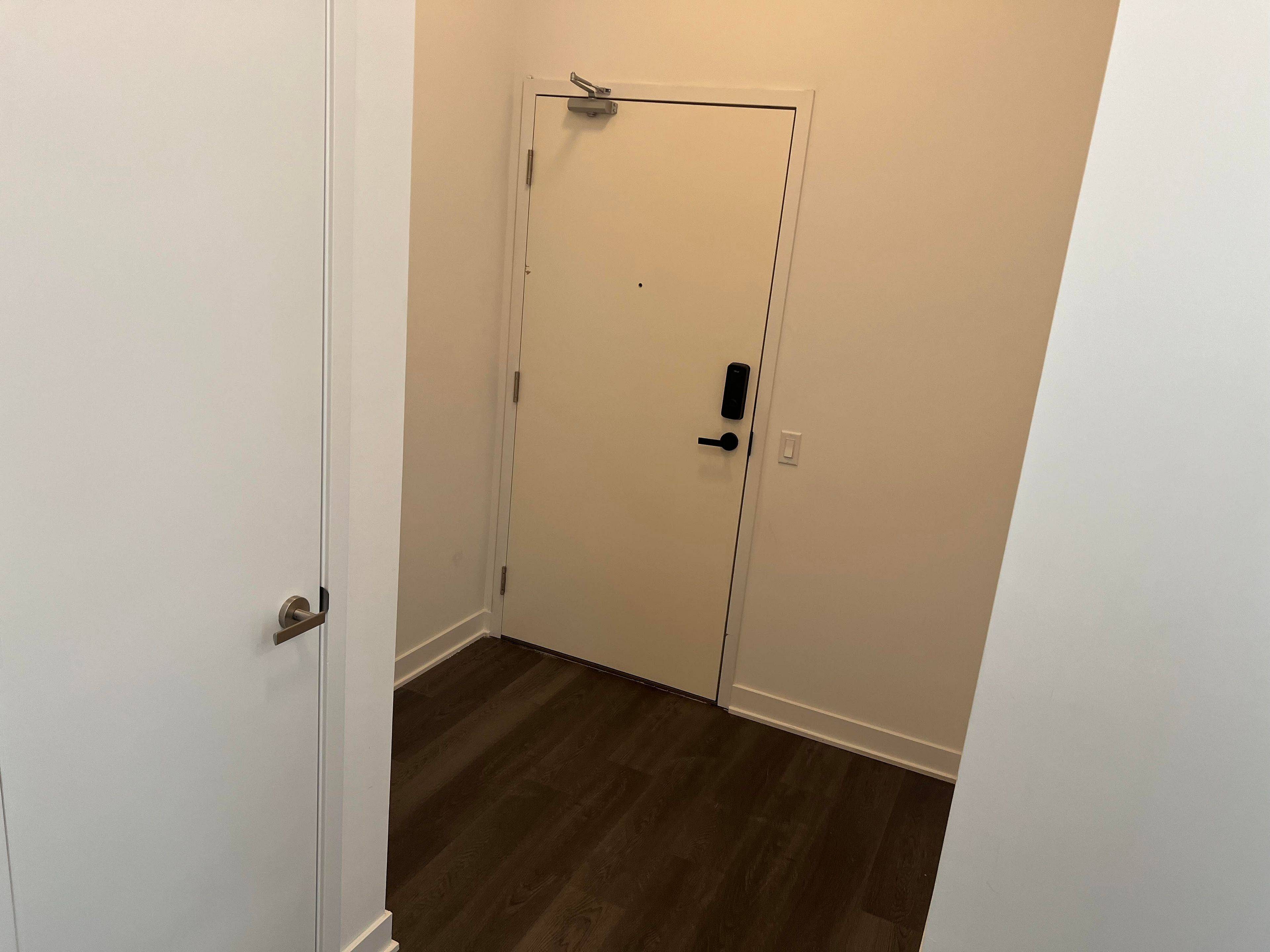 3900 Confederation Pkwy #528, Mississauga, ON L5B 0M3