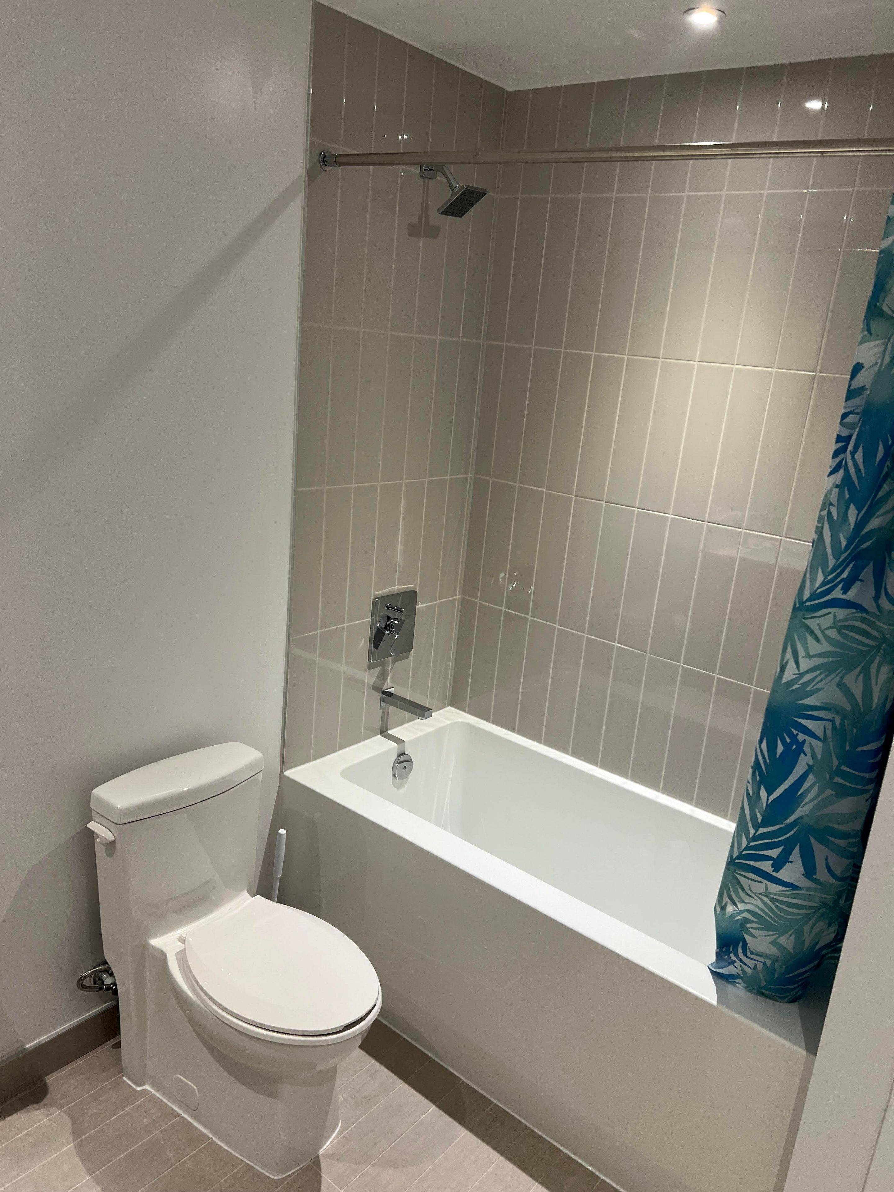 3900 Confederation Pkwy #528, Mississauga, ON L5B 0M3