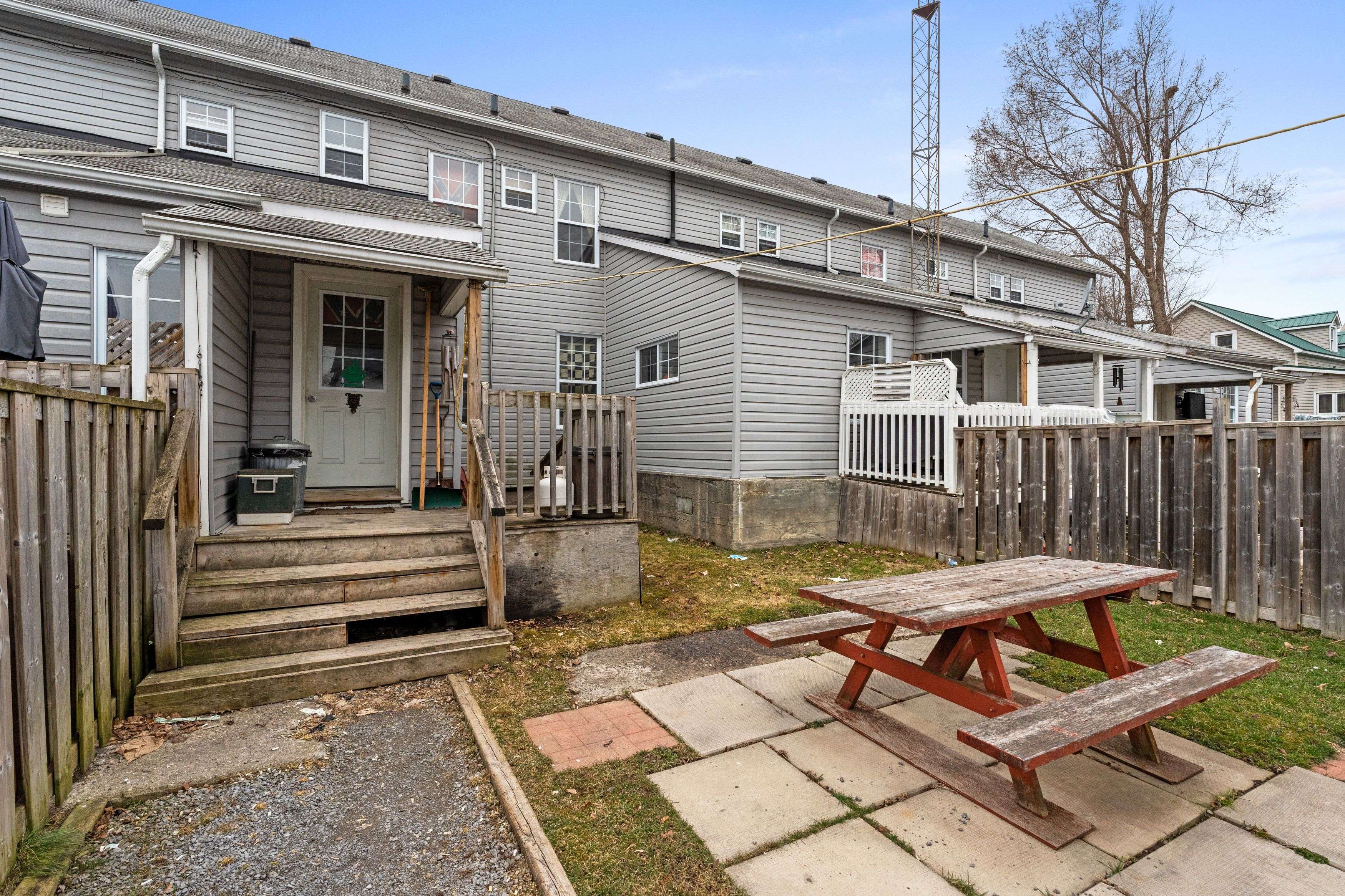 275 Bridge ST, Carleton Place, ON K7C 3H5