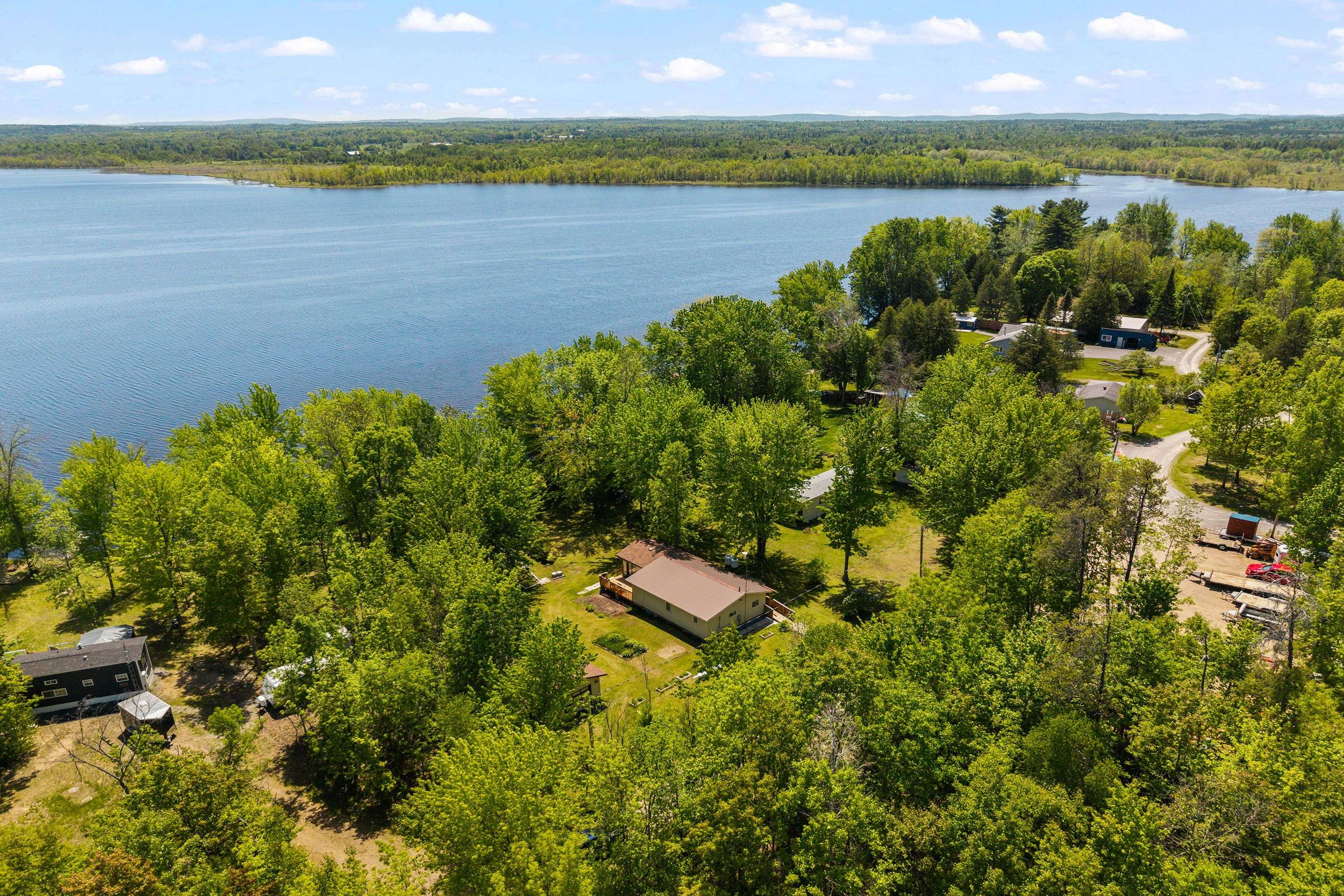 424 Hummingbird LN, North Algona Wilberforce, ON K0J 1T0