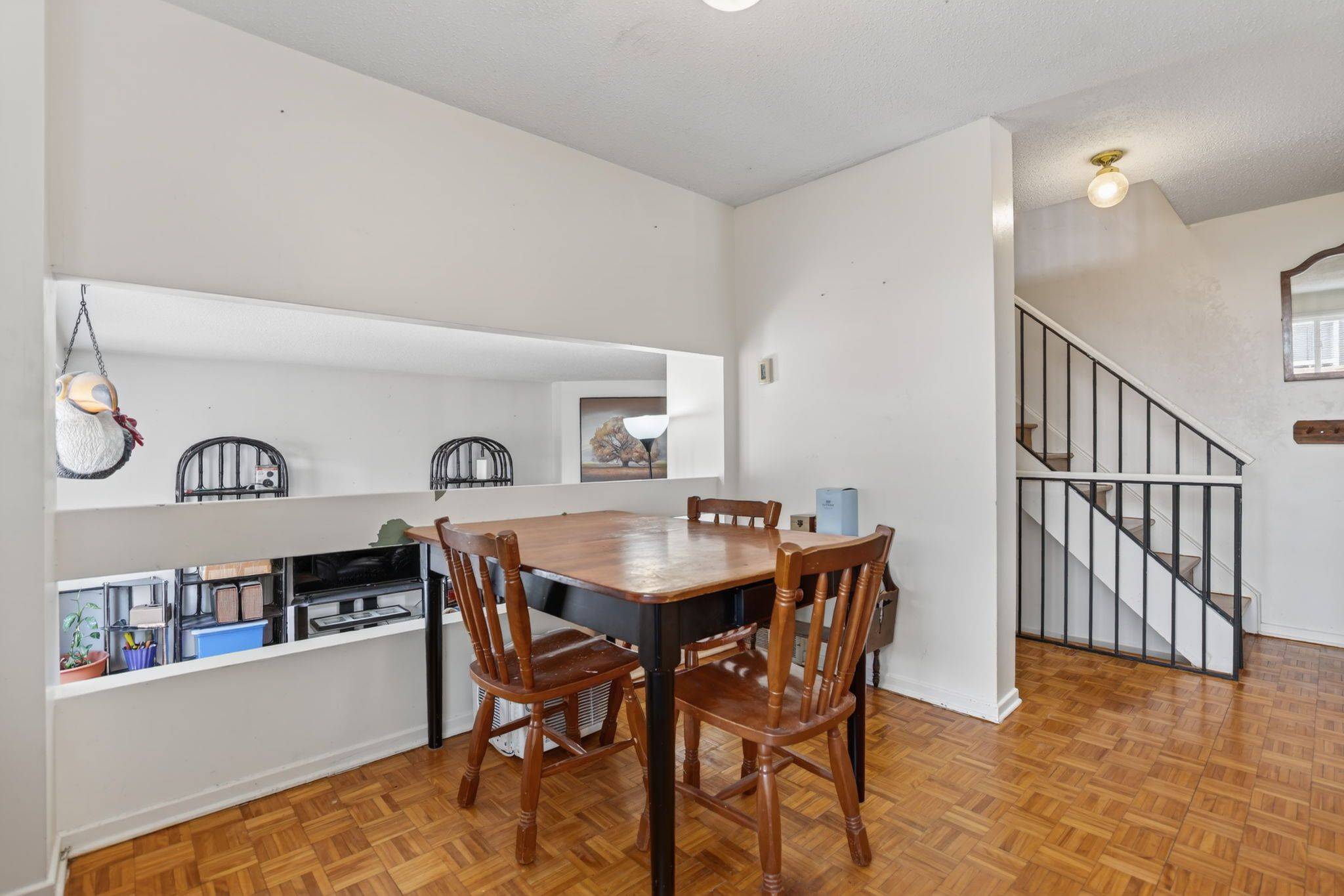 5 Vanessa TER #D, Barrhaven, ON K2J 1Y4