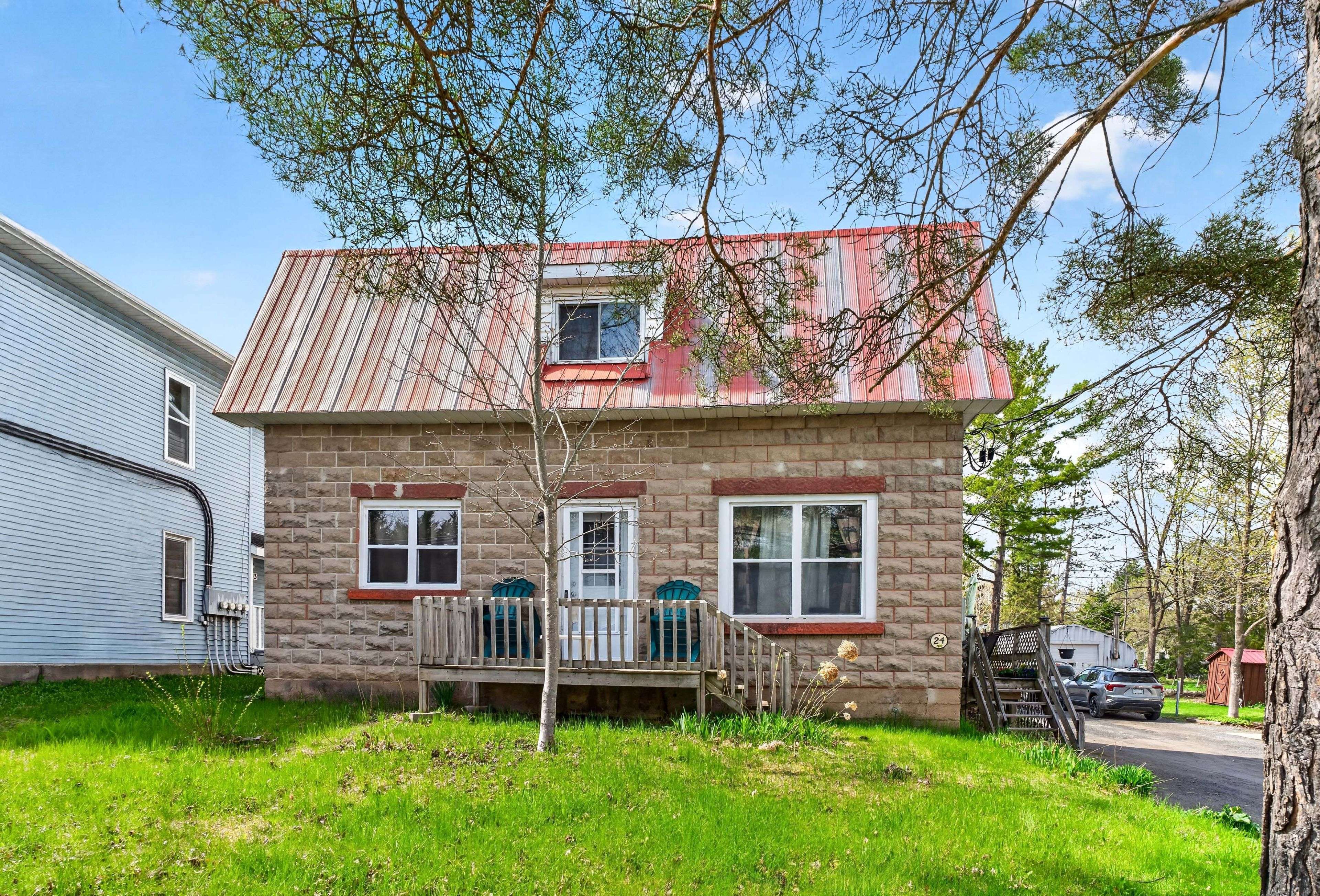 24 Rideau ST, Westport, ON K0G 1X0