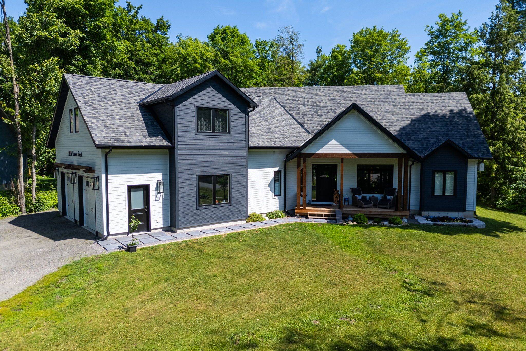 1056 Xavier ST, Gravenhurst, ON P0E 1G0