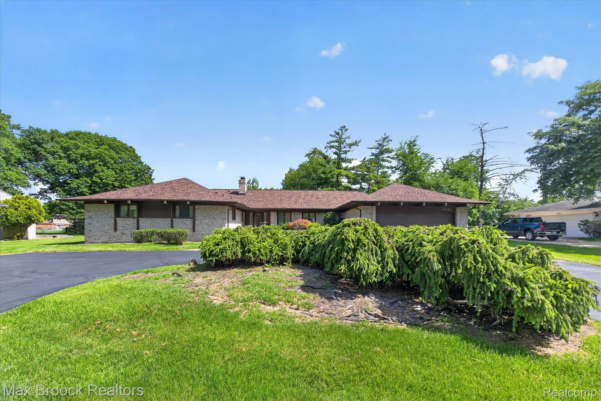 22262 Chatsford Circuit ST, Southfield, MI 48034