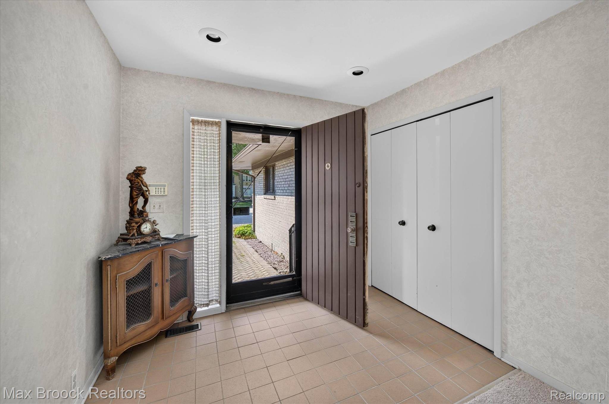 22262 Chatsford Circuit ST, Southfield, MI 48034