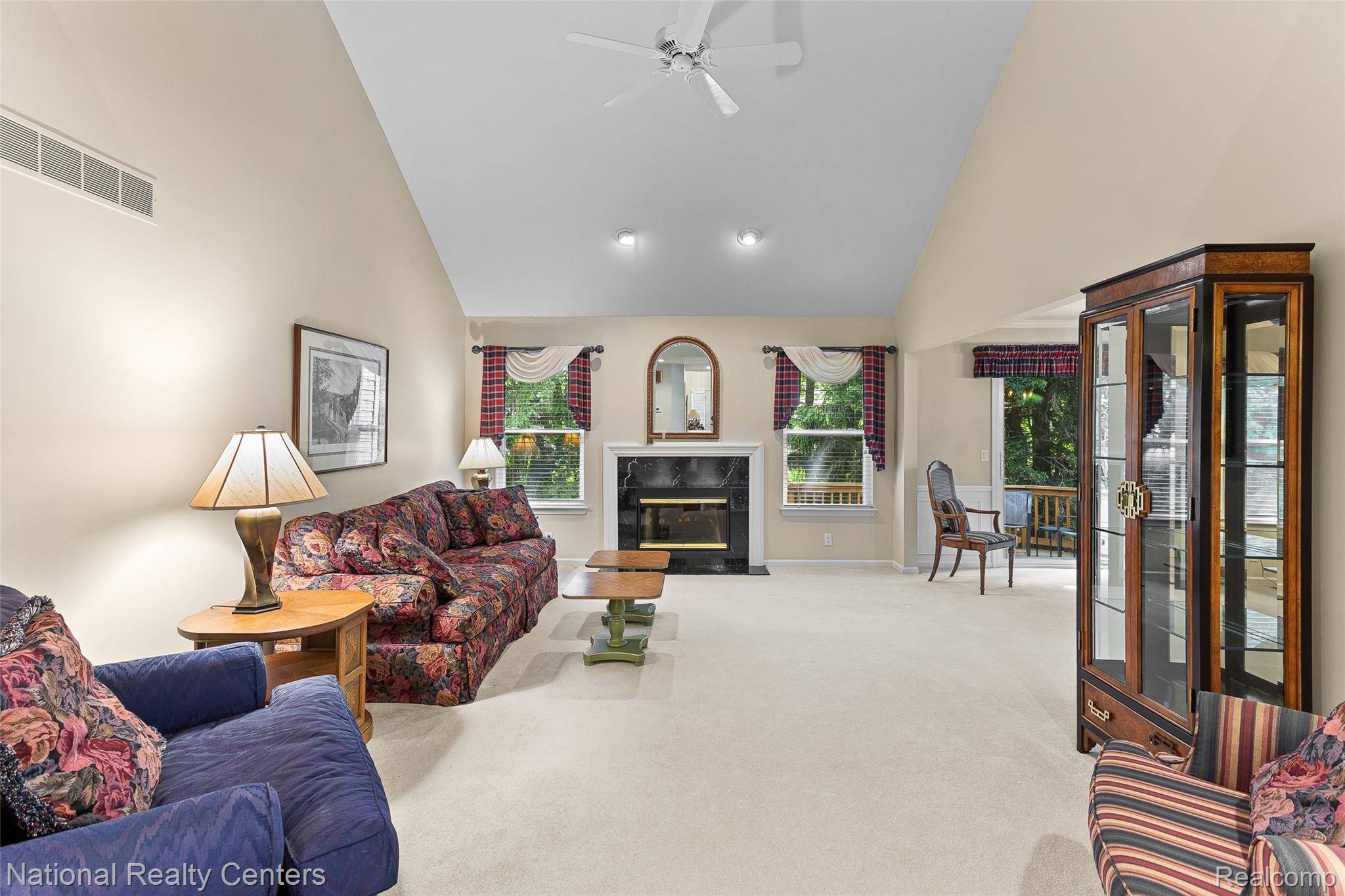 180 Winslow CIR, Commerce Charter Township, MI 48390