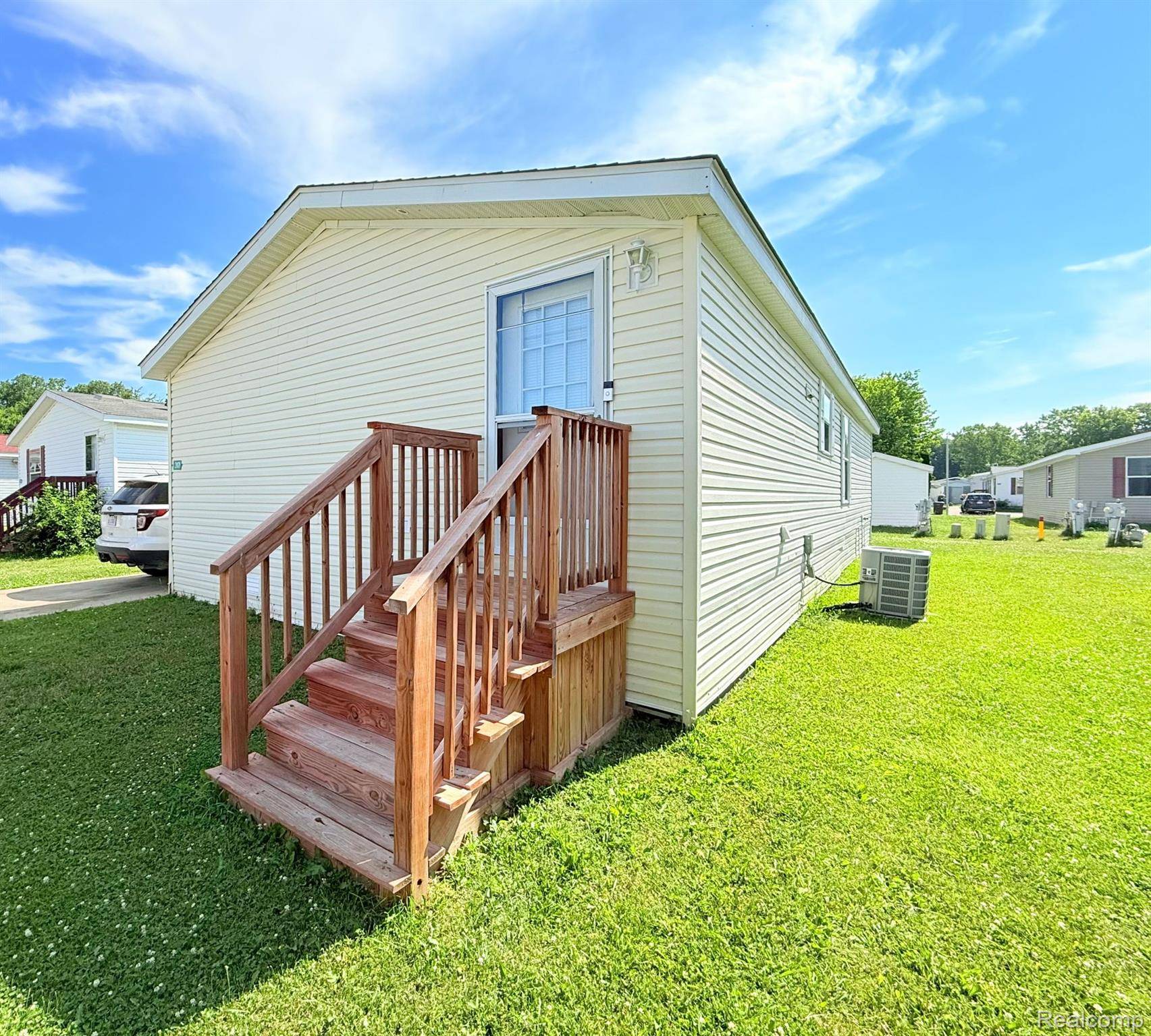 317 Scarlet Oak LN, Augusta Charter Township, MI 48190