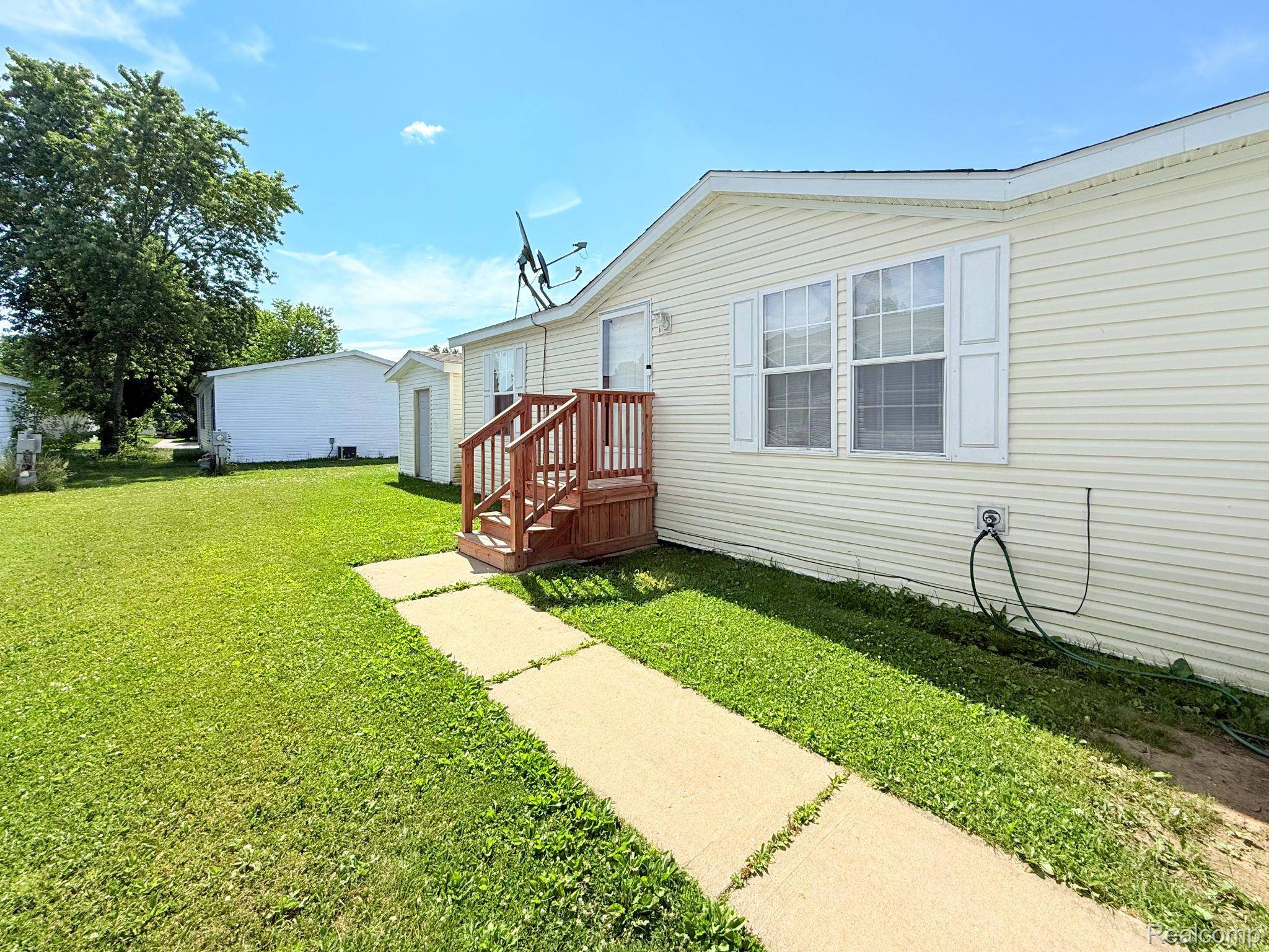 317 Scarlet Oak LN, Augusta Charter Township, MI 48190