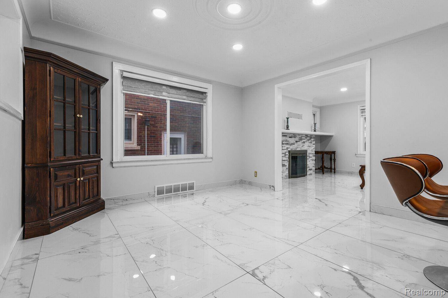 6838 HARTWELL ST, Dearborn, MI 48126