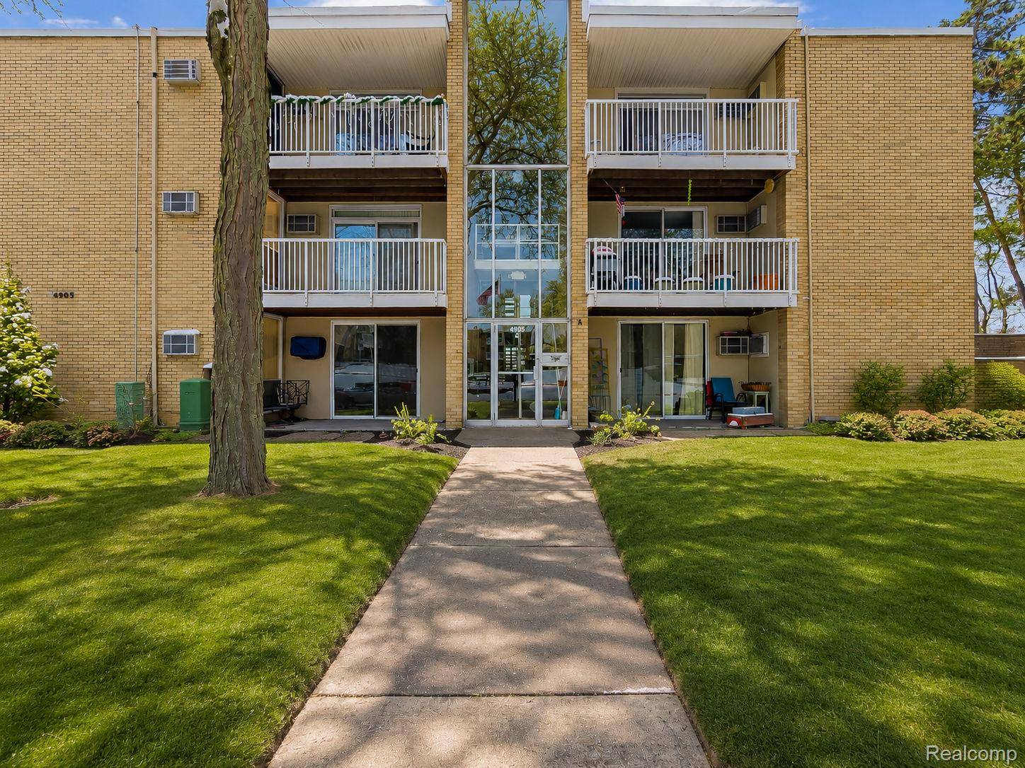 4905 Crooks A2 RD, Royal Oak, MI 48073