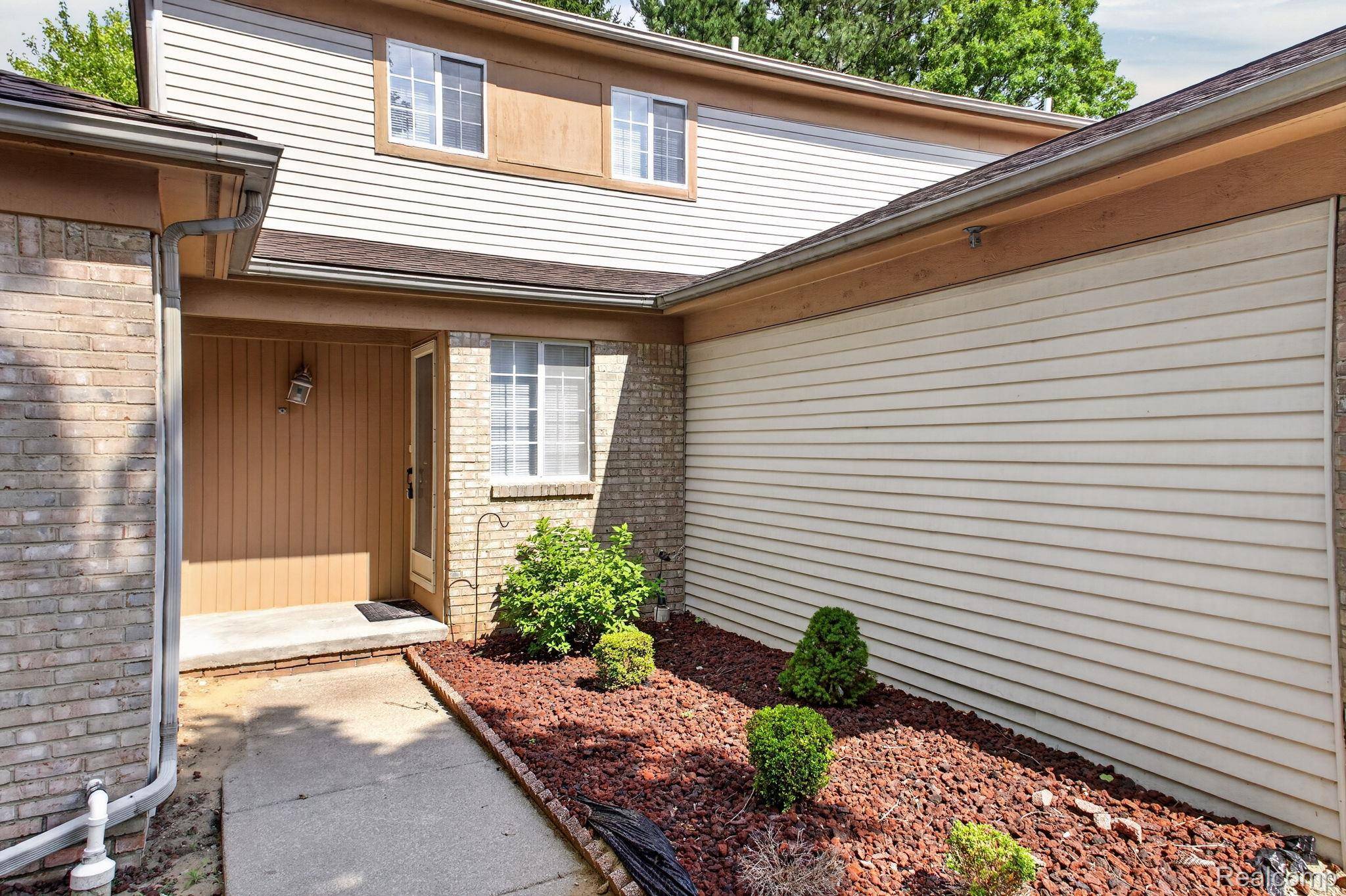 6384 Hunter Pointe ST, Westland, MI 48185