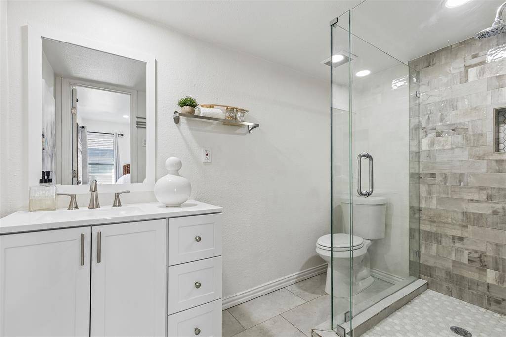5111 Stoneleigh Avenue, Dallas, TX 75235