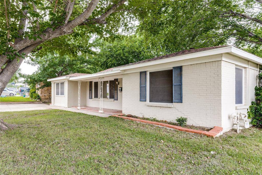 5901 Circular Drive, North Richland Hills, TX 76117