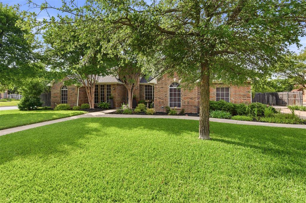 901 Dylan Court, Burleson, TX 76028