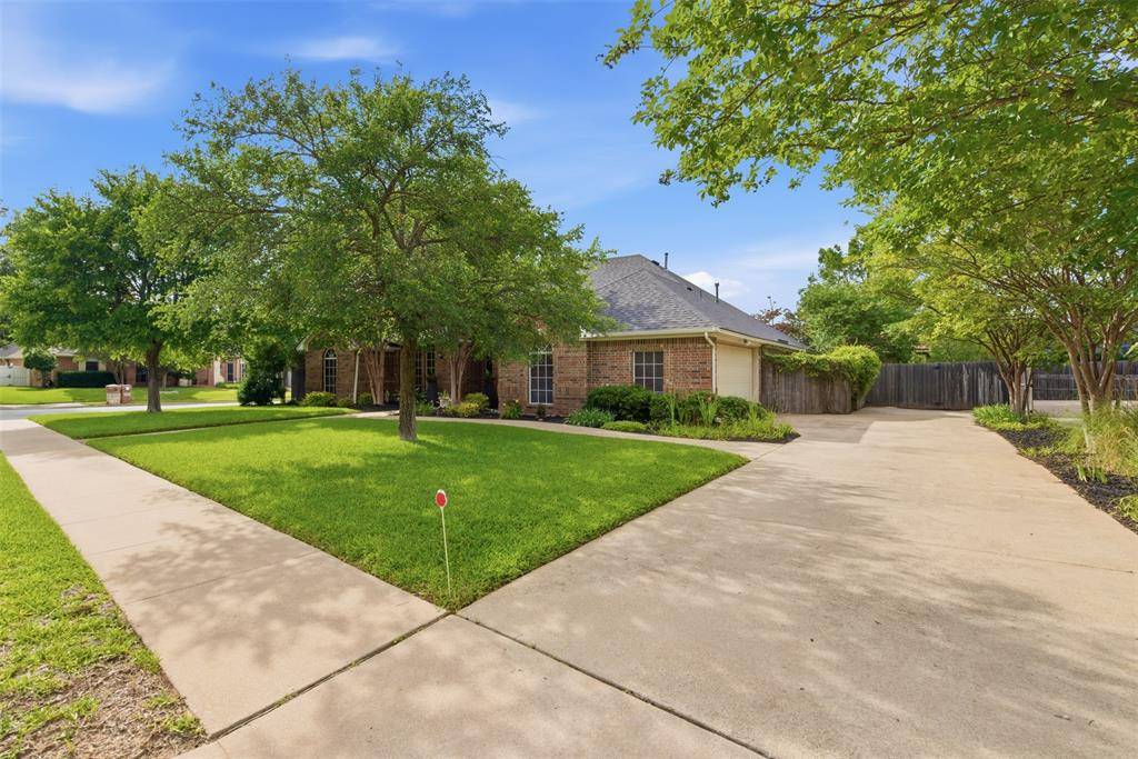 901 Dylan Court, Burleson, TX 76028