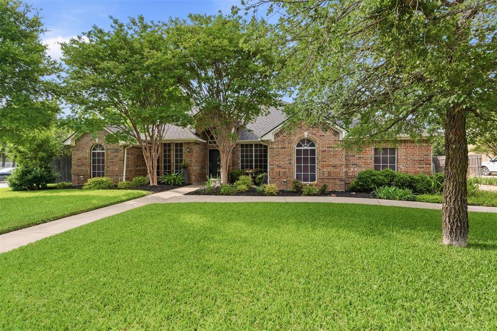 901 Dylan Court, Burleson, TX 76028