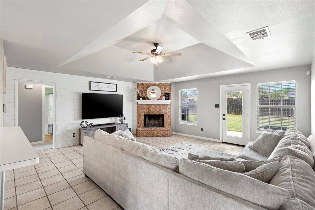 6213 Peach Tree Drive, Midlothian, TX 76065