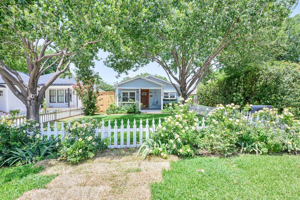 613 E Worth Street, Grapevine, TX 76051