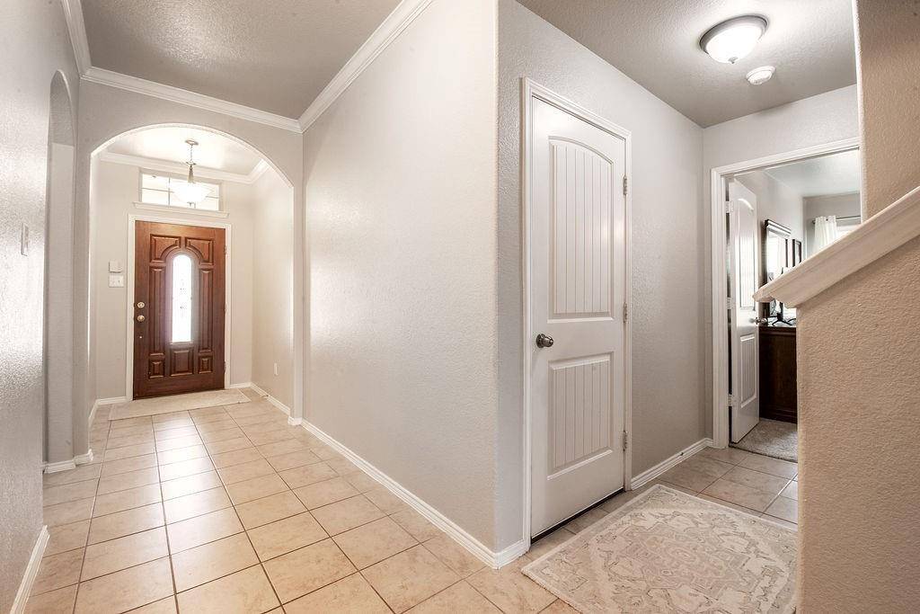 822 Graham Drive, Burleson, TX 76028