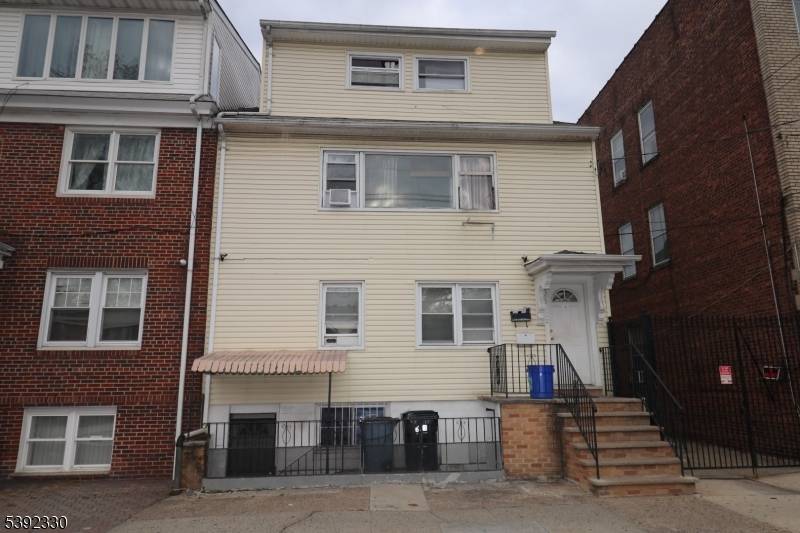 233-235 Adams St, Newark City, NJ 07105