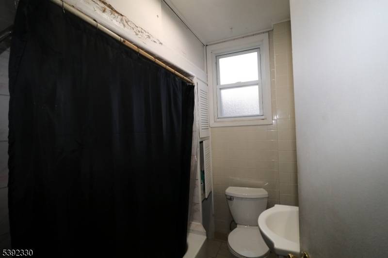 233-235 Adams St, Newark City, NJ 07105