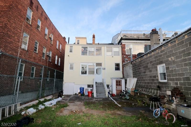 233-235 Adams St, Newark City, NJ 07105