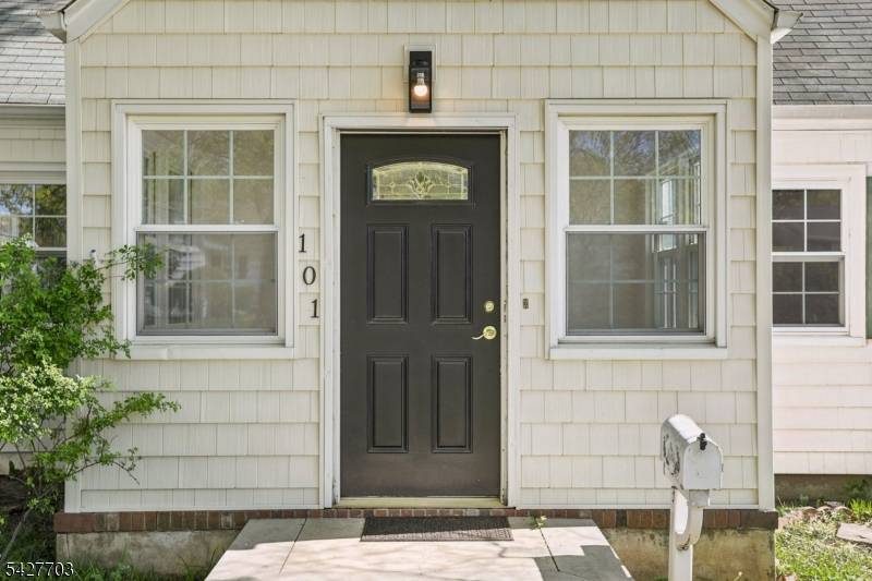 101 Ravine Dr, Matawan Boro, NJ 07747