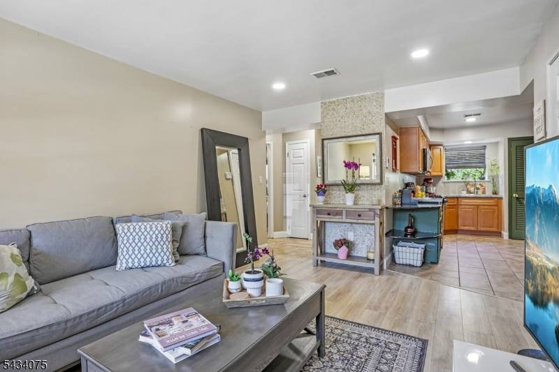 272-276 Walnut St #6D, Newark City, NJ 07105
