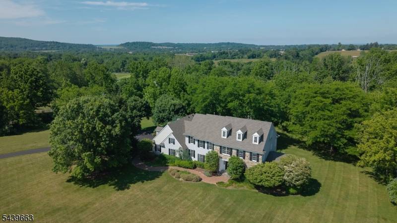 15 Ramsey Rd, Clinton Twp., NJ 08833