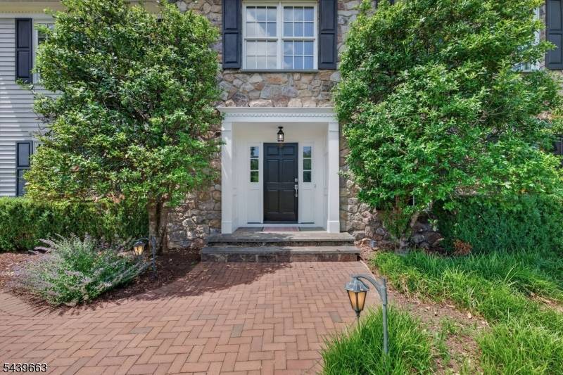 15 Ramsey Rd, Clinton Twp., NJ 08833