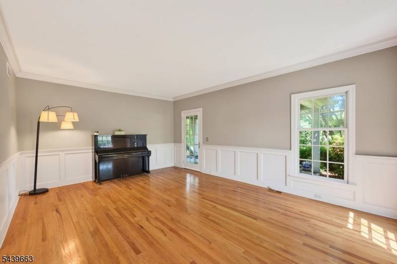 15 Ramsey Rd, Clinton Twp., NJ 08833