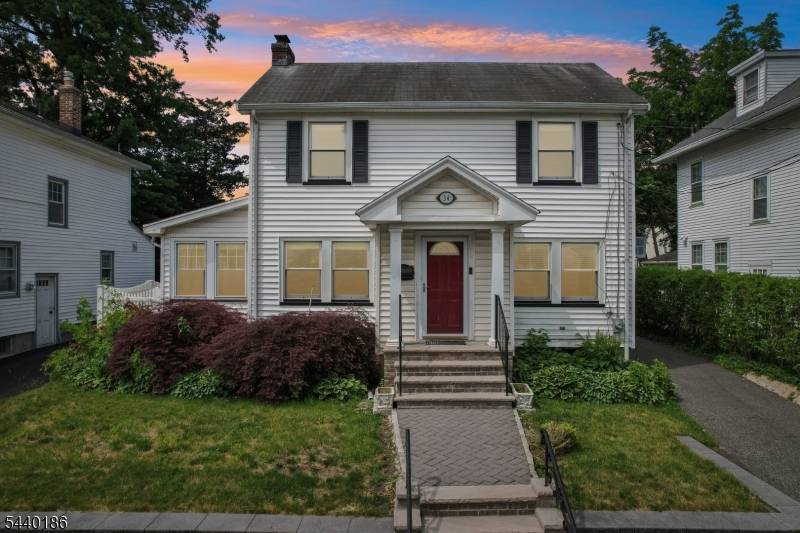 34 Cypress St, Millburn Twp., NJ 07041