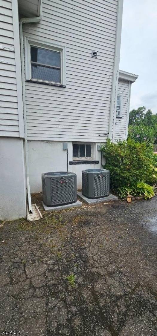 425 Chestnut St, Roselle Park Boro, NJ 07204