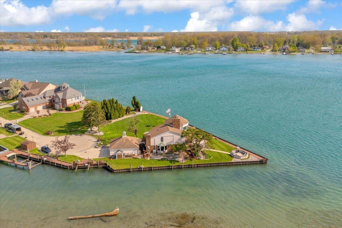 523 Lathrop AVE, Algonac, MI 48001