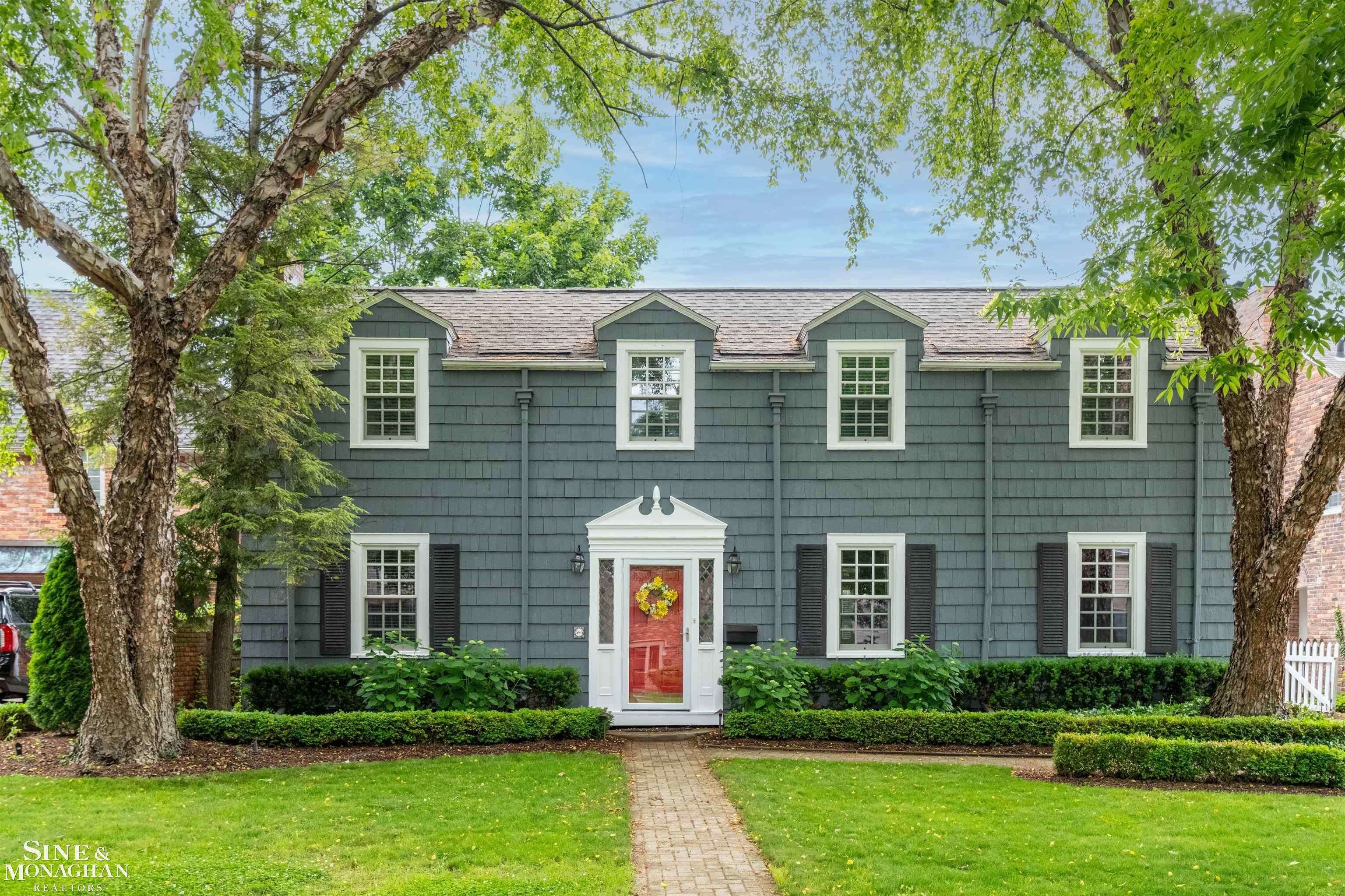 586 University PL, Grosse Pointe, MI 48230