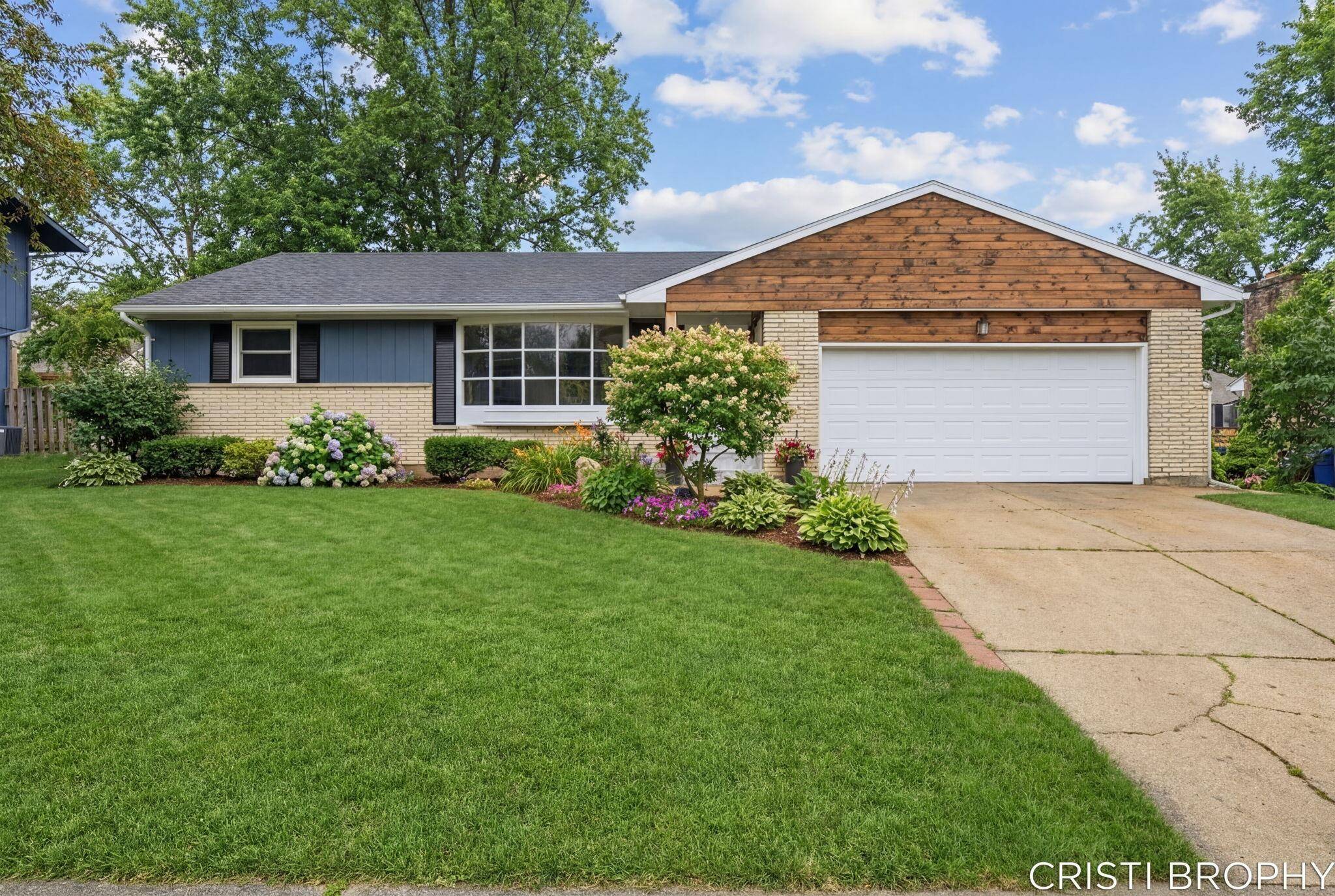 2538 Berwyck RD SE, East Grand Rapids, MI 49506