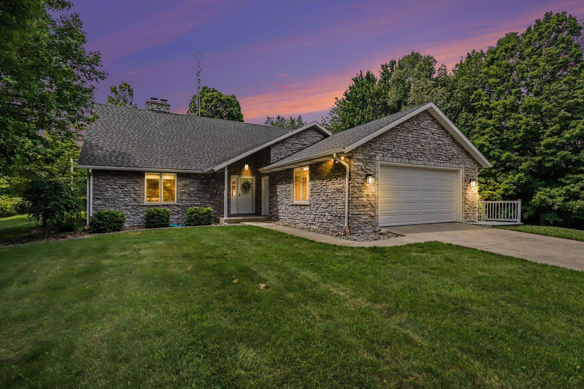 61214 US-131, Fabius Twp, MI 49093
