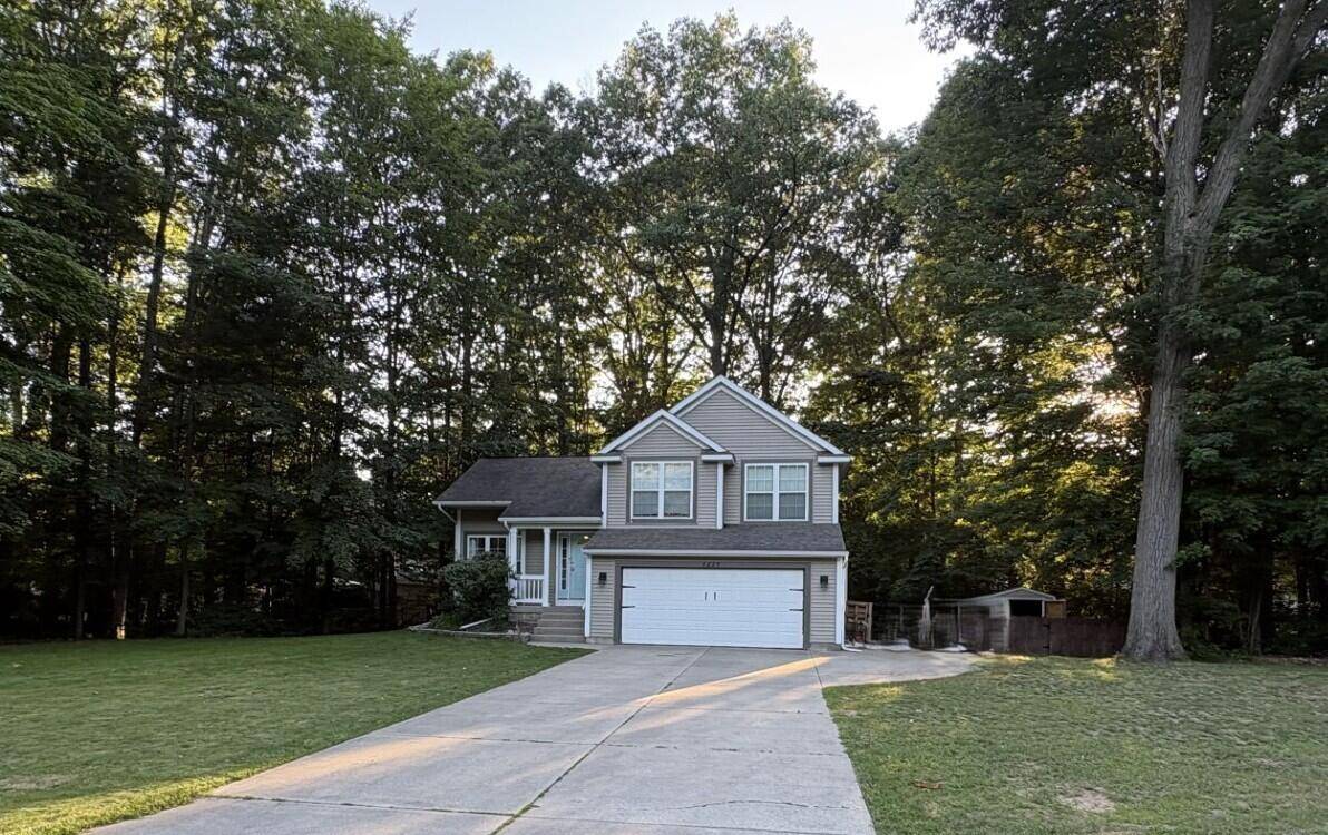 6825 Anita CT, Fruitport Twp, MI 49415