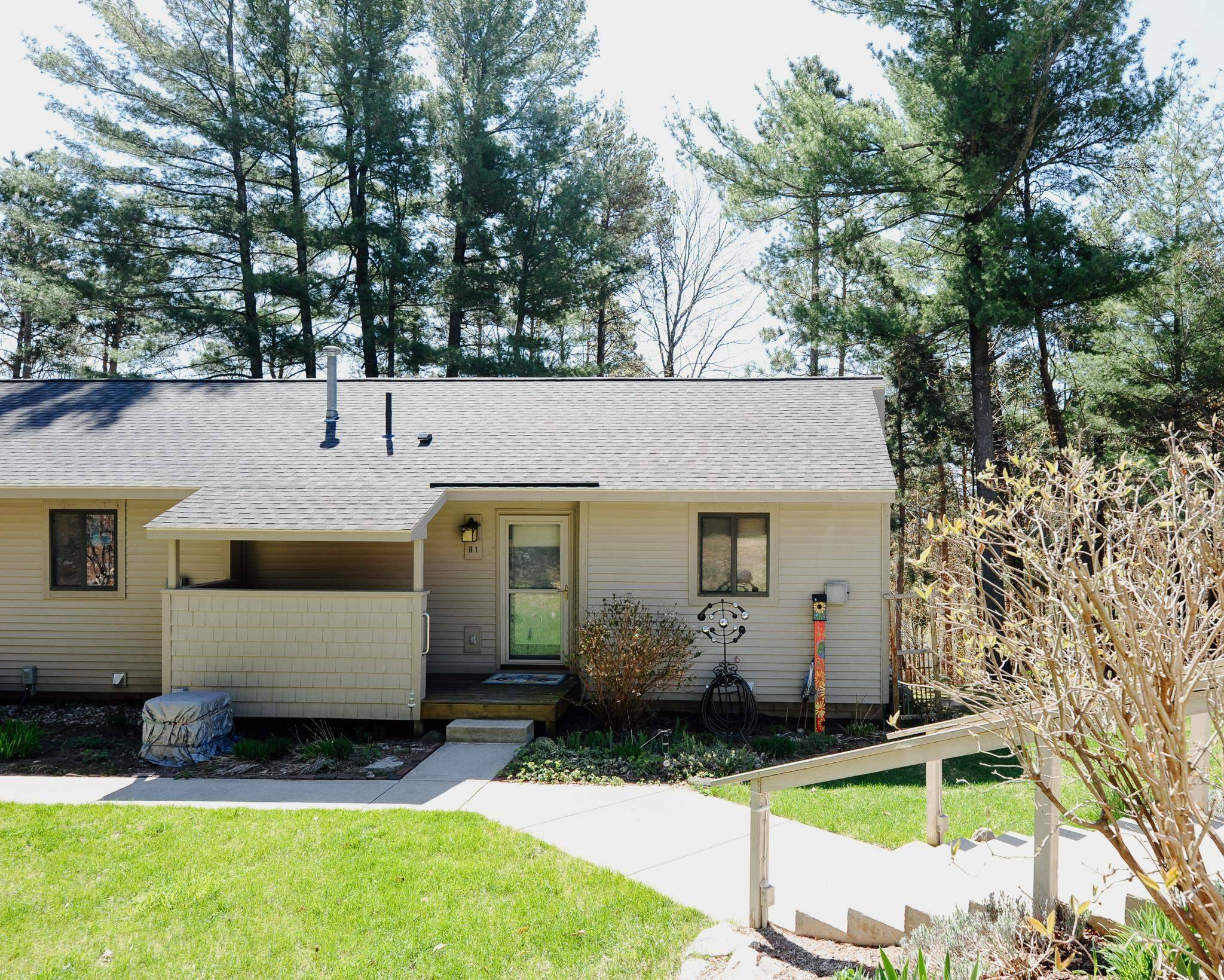 11255 E Fort RD, Suttons Bay Twp, MI 49682