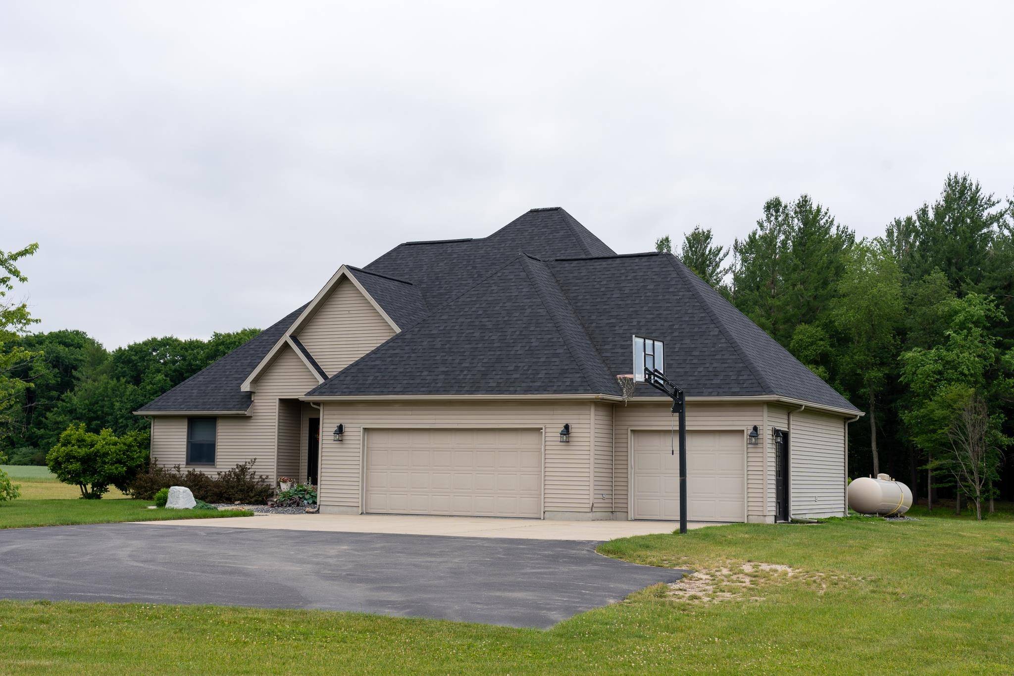 7667 W Pickard RD, Broomfield Twp, MI 48858