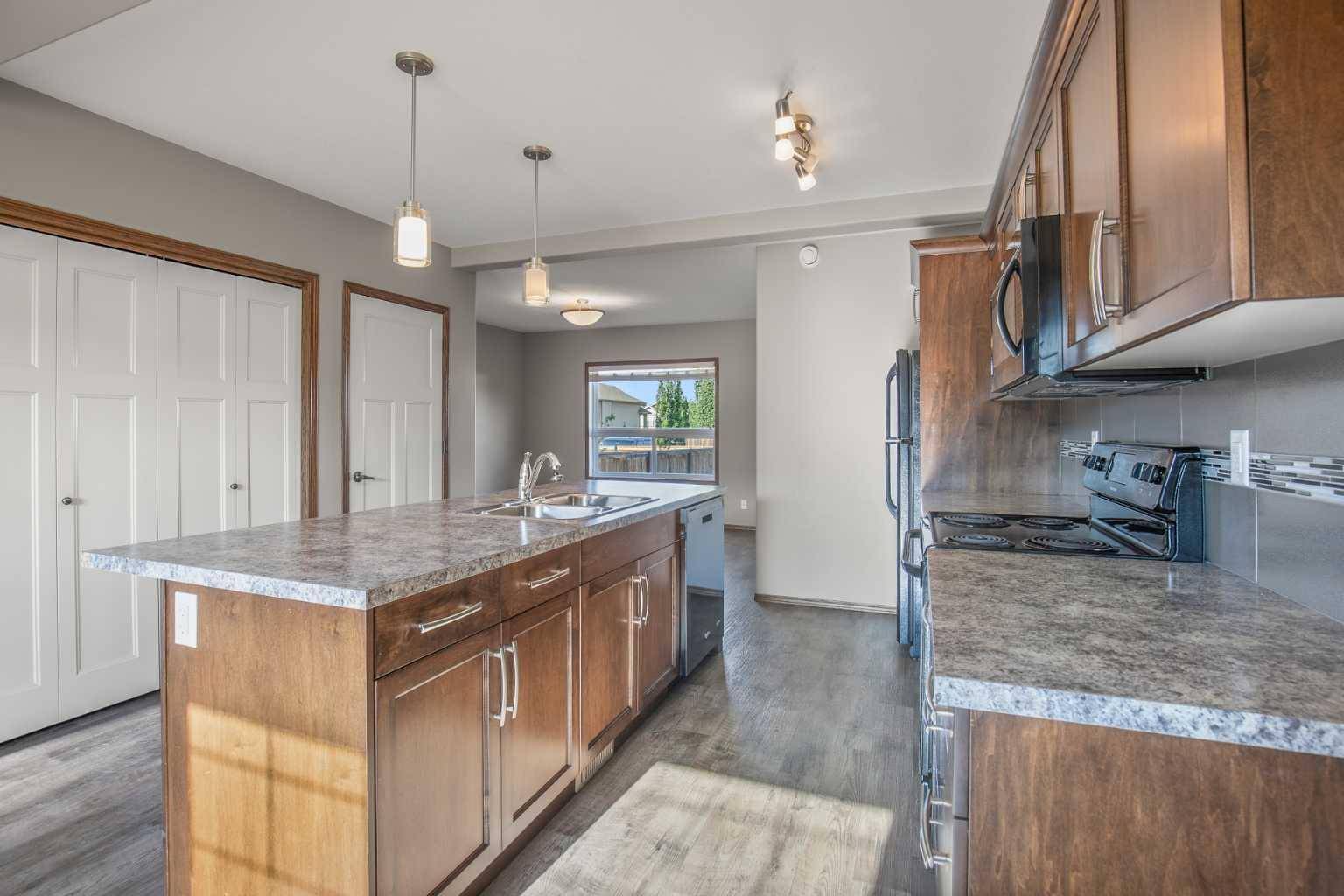 17 Crimson CT, Blackfalds, AB T4M 0A5