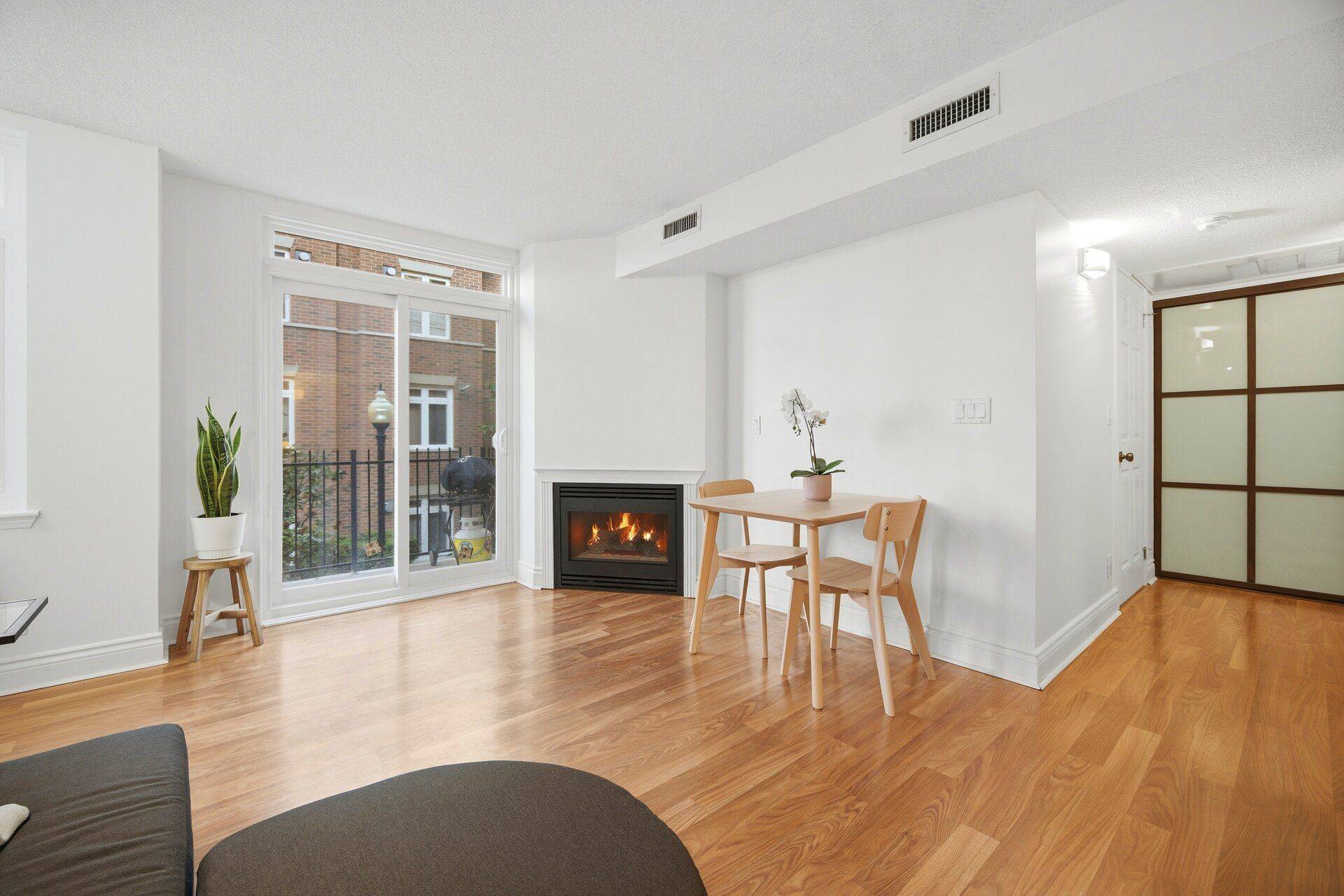 83 Lillian ST #25, Toronto C10, ON M4S 2H7