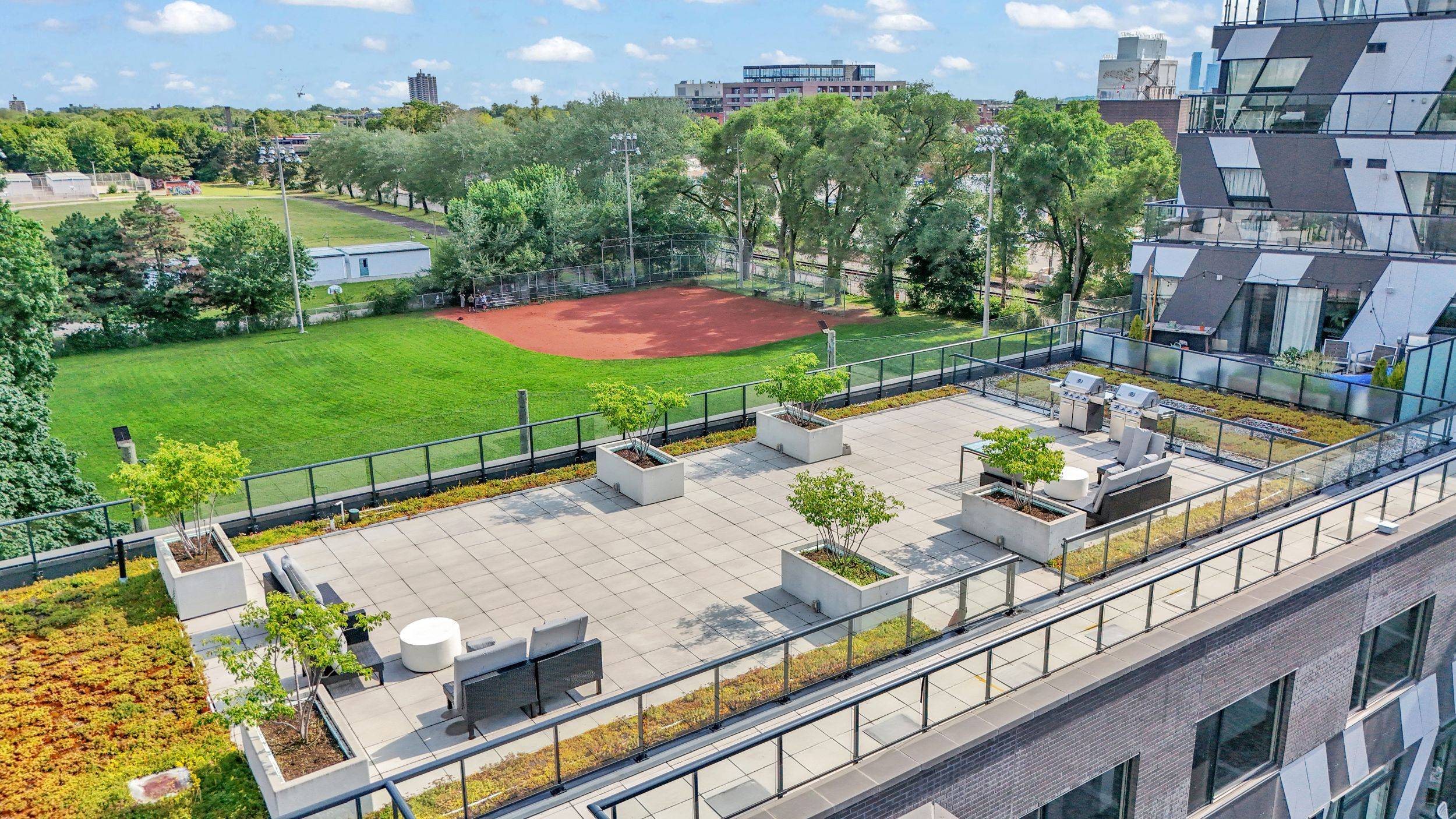 138 Saint Helens AVE #606, Toronto C01, ON M6H 0B8