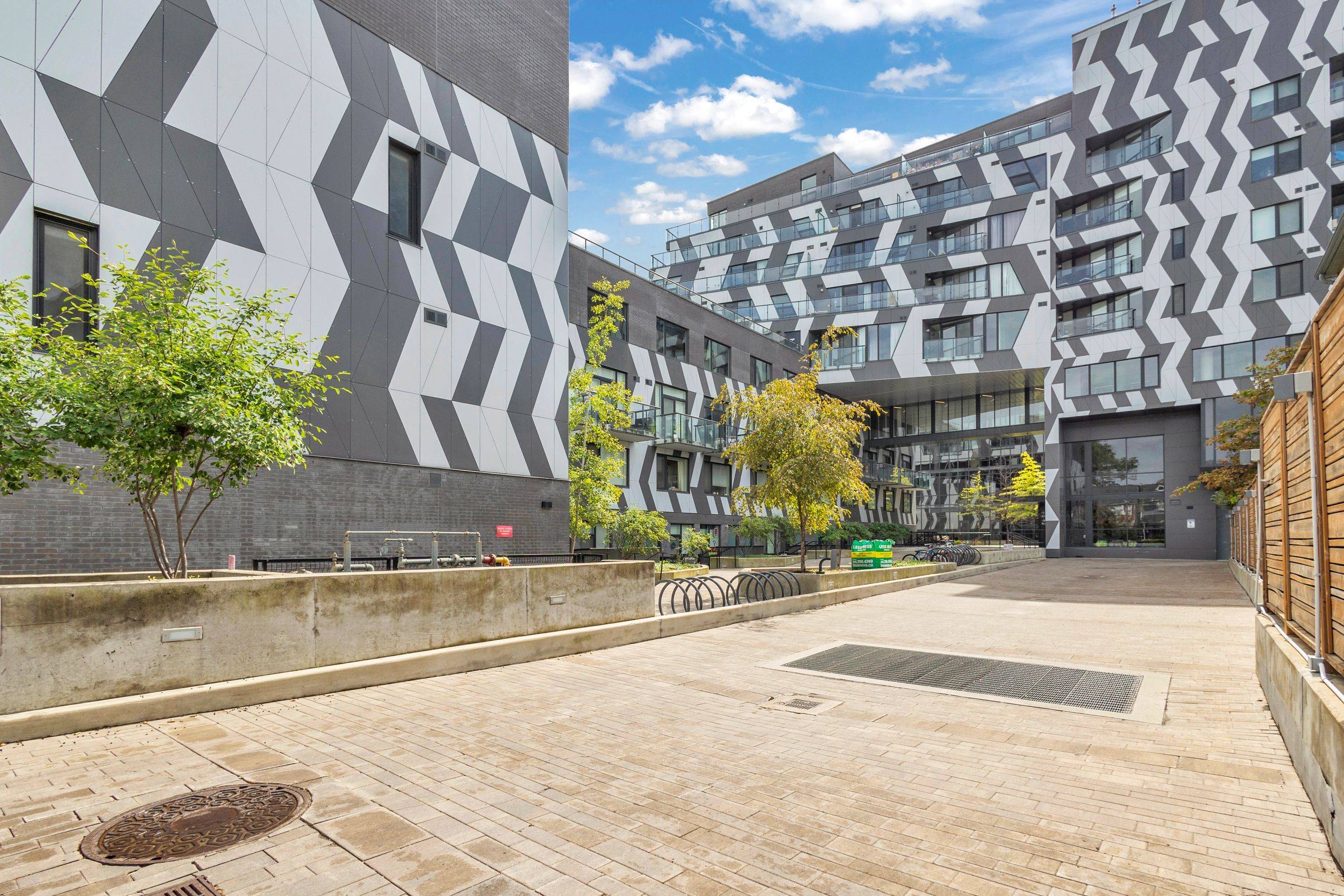 138 Saint Helens AVE #606, Toronto C01, ON M6H 0B8